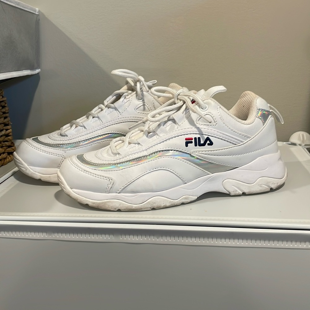 White Fila sneakers..worn a few time..great condition size 8